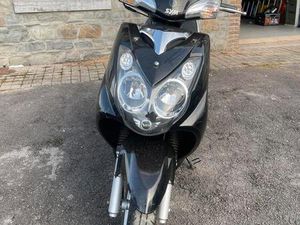 ② SYM VS 125 – TRÈS BON ÉTAT – ÉCRAN CARPLAY / ANDROID AUTO