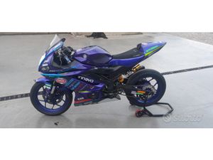 YAMAHA R3 TROFEO PRONTO PISTA