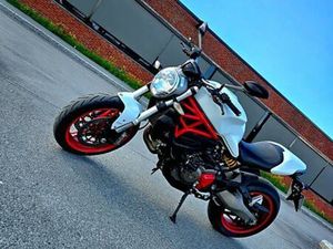 DUCATI MONSTER 821
