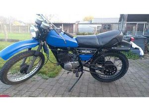 ② YAMAHA DT125 ENDURO