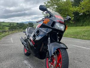 HONDA CBR 1000F SC21 + 1 AUTRE EN PIÈCE