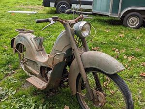 MONET GOYON STARLETT