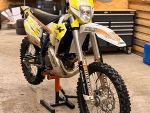HUSQVARNA TE300 BAUJAHR 2023 - TOP ZUSTAND