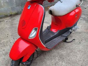 ② VESPA LX 50 CC