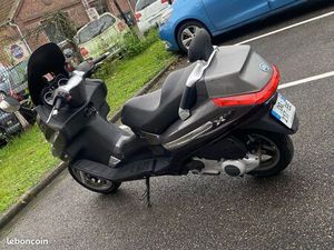 VENDS SCOOTER PIAGGIO XEVO 125 1300 EUROS