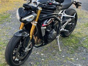 TRIUMPH SPEED TRIPLE 1200 RS