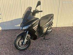 SCOOTER 50 CM3 APRILIA SXR 50 ( NEUF / 0 KMS)