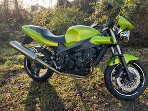 TRIUMPH SPEED FOUR NAKET BIKE