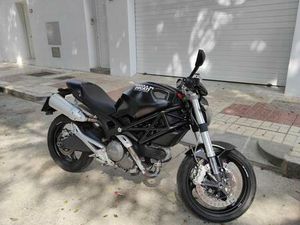 DUCATI - MONSTER 696