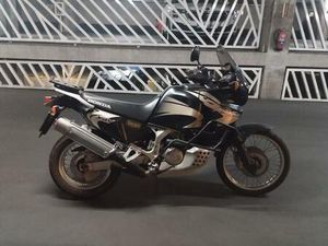 HONDA - AFRICA TWIN 750