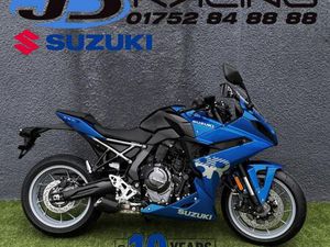 SUZUKI GSX-8R