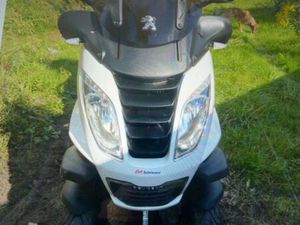 PEUGEOT METROPOLIS 400, BAUJAHR 03/2021, NUR 1.800 KM, NEUWERTIG.