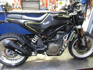 HUSQVARNA SVARTPILEN 401 , ONLY 650 MILES , ONE FORMER KEEPER ON THE BOOK .
