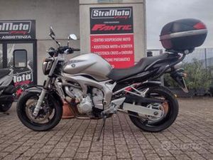 YAMAHA FZ6