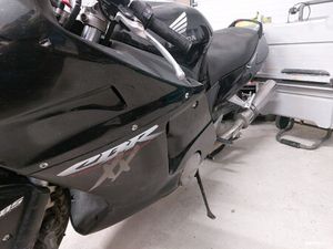 1100 XX SUPER BLACKBIRD