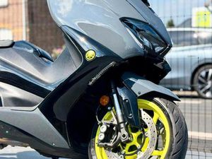 ② TMAX 560 2021 TECHMAX