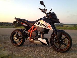 KTM 690 DUKE R