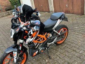KTM DUKE 390 - TOP GEPFLEGT MIT VIEL ZUBEHÖR