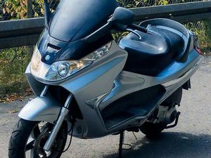 PIAGGIO X8 M36 125 CCM 125ER ROLLER MOTORRAD A1