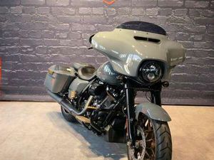 HARLEY-DAVIDSON STREET GLIDE