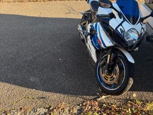 SUZUKI GSX-R 750 K6 SPORTMOTORRAD WEIß/BLAU
