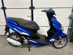 YAMAHA JOG RR BROM SCOOTER LOOPT NIET — SCOOTERS | YAMAHA — MARKTPLAATS