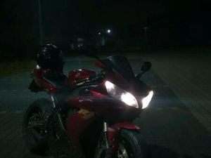 YAMAHA R1 RN12 TÜV BIS MÄRZ 2027