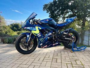YAMAHA YZF R1 RN09 RACEBIKE
