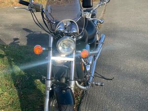 MAGNA HONDA 750 TOP IN SCHUSS, WENIG KM