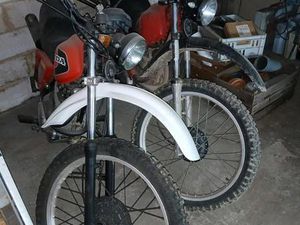 HONDA XL500S (2 STK.) INKL. DIVERSE ERSATZTEILE UND FELGEN