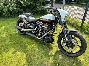 HARLEY-DAVIDSON BREAKOUT CVO JEKYLL HYDE