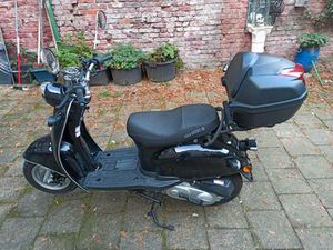 VERKAUFT WIRD MOTORROLLER FUNKTIONIERT EINWANDFREI WIE NEU 650€