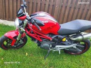 MOTO DUCATI MONSTER 696