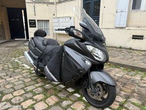 SUZUKI BURGMAN 650 FIRST CLASS - 1ÈRE MAIN