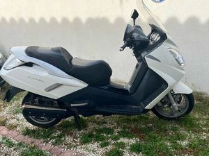 ?️ SCOOTER 125 BLANC + 2 CASQUES + GANTS PEUGEOT SATELIS 2