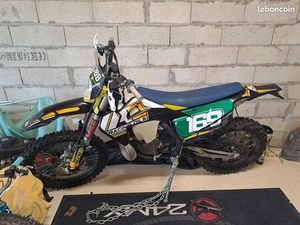 HUSQVARNA TE 300 I + ACCESSOIRES + TENUE + BOTTES SIDI