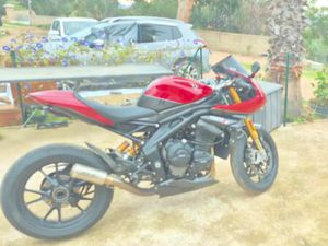 SPEED TRIPLE 1200 RR ROUGE