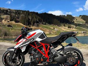KTM SUPER DUKE 1290R CANTON GRISONS -