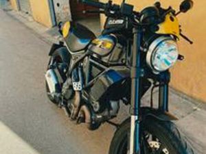 DUCATI SCRAMBLER 800 FULL TROTTLE