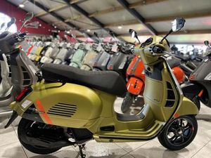 ② VESPA GTS SUPER SPORT 300