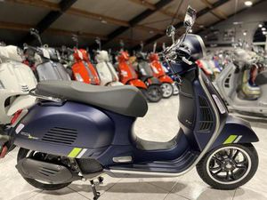 ② VESPA GTS SUPER TECH 125 BLEU MATT