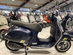 ② VESPA GTS SUPER TECH 300