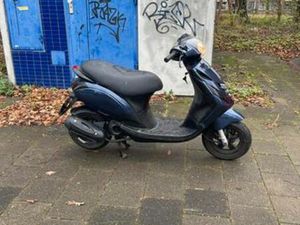 PIAGGIO ZIP 4TAKT 50CC BROM ZONDER WOK — SCOOTERS | PIAGGIO — MARKTPLAATS