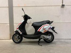 PIAGGIO ZIP 50CC NL BROMKENTEKEN — SCOOTERS | PIAGGIO — MARKTPLAATS