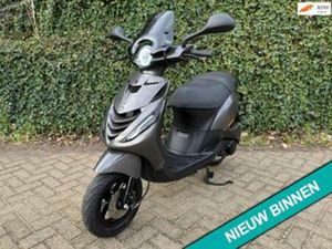 PIAGGIO ZIP SP AGAAT E4 45KM RUNNER ALPHA MATRIX ANGEL EYE B — SCOOTERS | PIAGGIO — MARKTPLAATS
