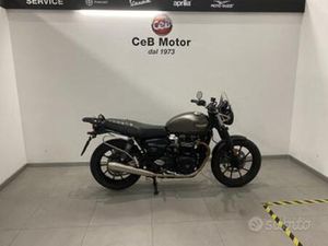 TRIUMPH STREET TWIN 900