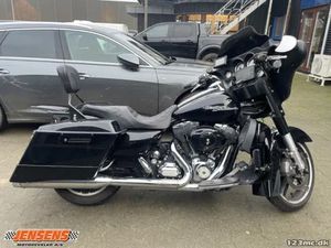 HARLEY-DAVIDSON FLHX STREET GLIDE
