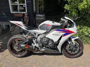 HONDA CBR 1000RR FIREBLADE ABS AKRAPOVIC (BJ 2013) — MOTOREN | HONDA — MARKTPLAATS