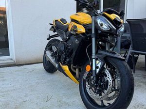 TRIUMPH STREET TRIPLE RS