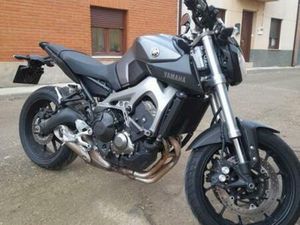 YAMAHA - MT 09